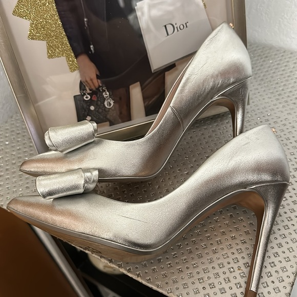 Ted Baker Silver Metallic Heels with Rose Gold Accents on Bow - Picture 8 of 13